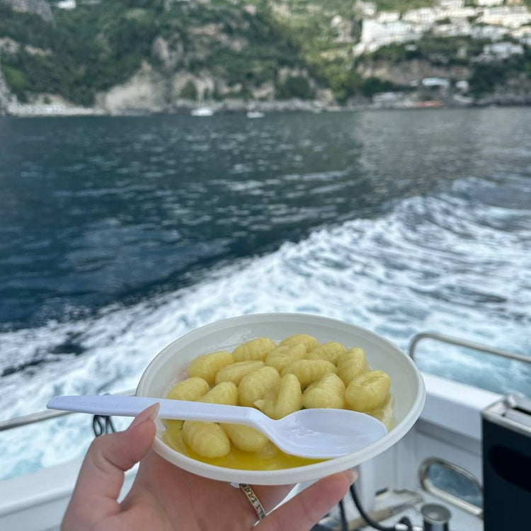 Costiera Amalfitana in barca con aperitivo e sosta bagno