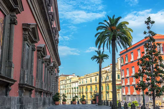 Découvrez la vraie Naples à pied et participez à ses grands événements | inStazione