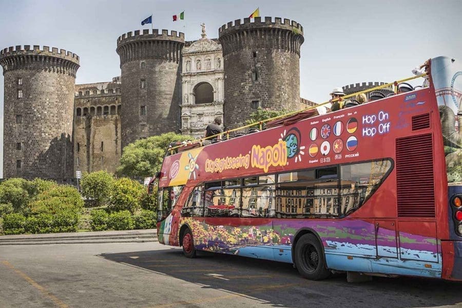 Hop On Hop Off Naples shows you the city in a fast and complete way
