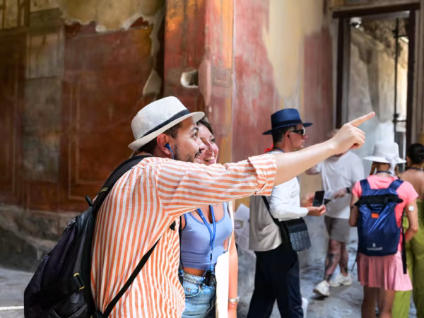 From Naples: Pompeii Guided Tour & Vesuvius Smart Guide
