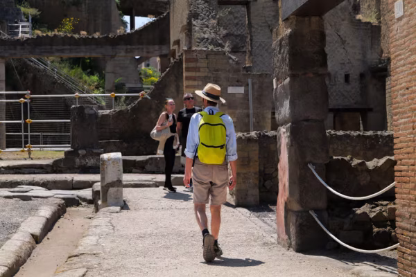 Herculaneum: Skip-Line, Smart Guide and Train from Naples