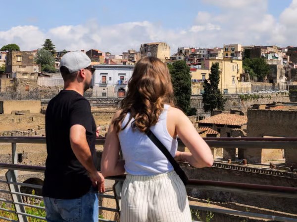 From Pompeii to Herculaneum: Guided Tour with Shuttle