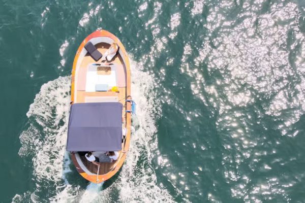 Naples: Castel dell’Ovo Boat Tour with Snorkeling and Aperitif