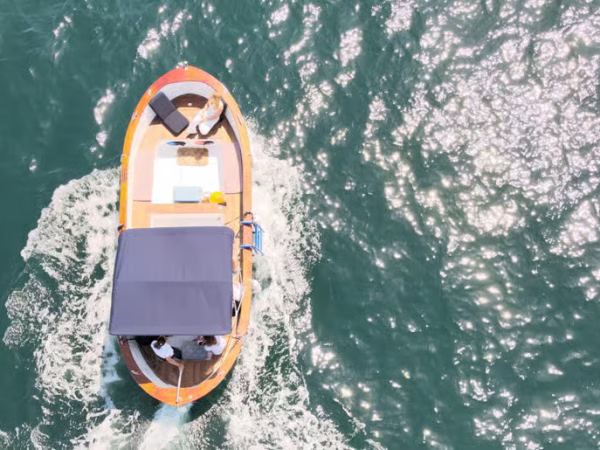 Naples: Castel dell’Ovo Boat Tour with Snorkeling and Aperitif